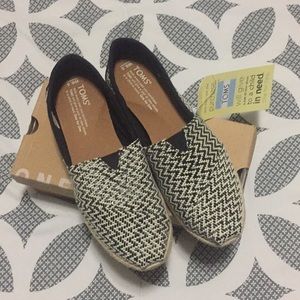 Toms classic black woven rope shoe